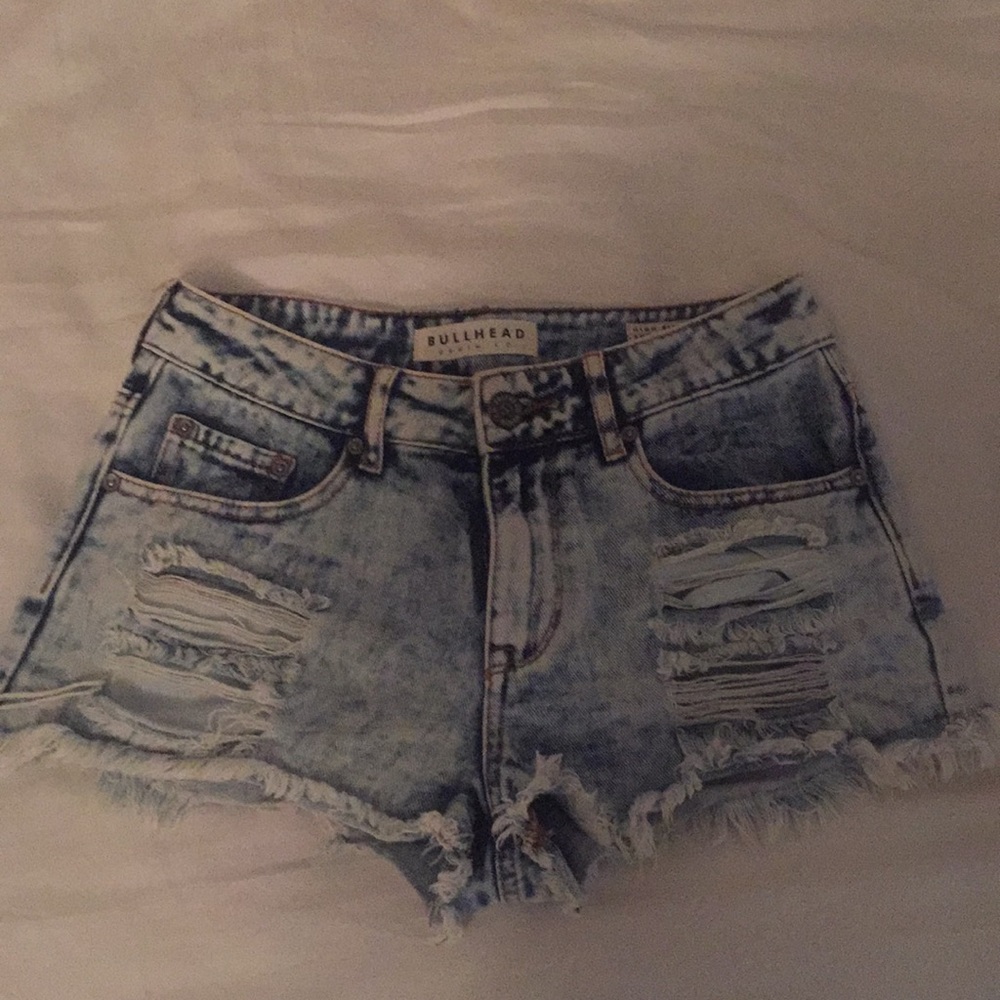 Bullhead “high rise” denim shorts